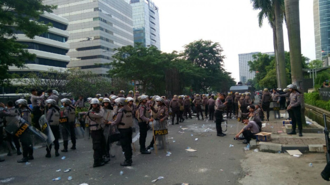 Polisi masih berjaga-jaga di depan gedung KPK