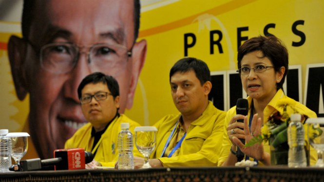 Nurul Arifin (kanan), Ketua Bidang Media dan Penggalangan Opini Partai Golkar.