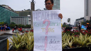 Mahasiswa UI dan Komunitas Antikorupsi di Kawasan Thamrin