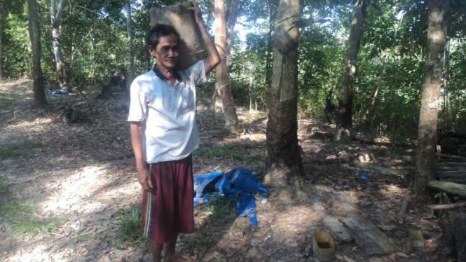 Hasan Badak, warga Suku Anak Dalam kelompok Bathin IX Simpang Macan Luar di Desa Bungku, Bajubang, Kabupaten Batanghari, Jambi.