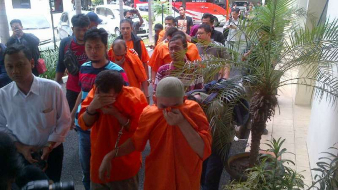 Delapan tersangka penyelundup narkoba jaringan Pakistan diserahkan ke Kejari Semarang. Senin, 23 Mei 2016