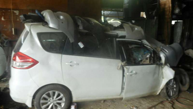 Mobil bekas tabrakan