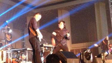 Ari Lasso tampil di acara konser kebangsaan.