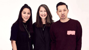 Ann-Sofie Johansson bersama Carol Lim dan Humberto Leon 