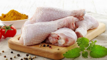 Daging ayam.
