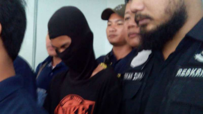 RAL (16), pembunuh Eno Farihah (18), dilimpahkan ke Kejari Tangerang.