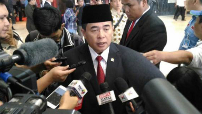 profil tokoh Ade Komarudin