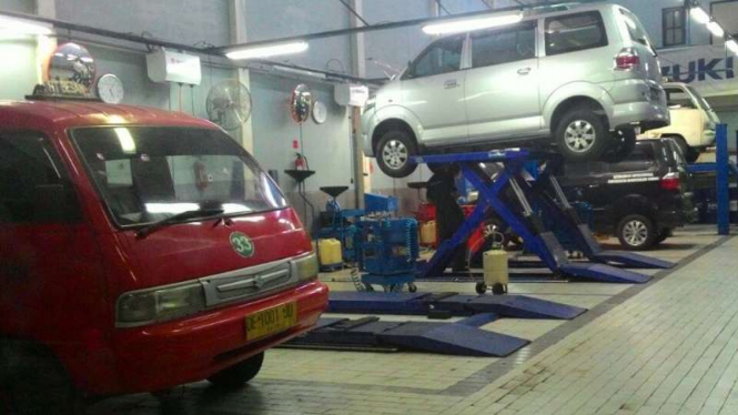 Bengkel servis Suzuki.