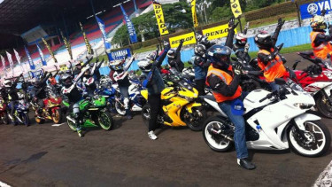 Suasana Yamaha Sunday Race 2016 di Sirkuit Sentul