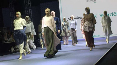Busana Rancangan Ria Miranda 'Heart of Beauty'.
