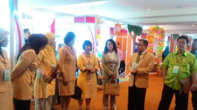 Ketua Umum YAPNAS Ike Nirwan Bakrie bersama IDAI