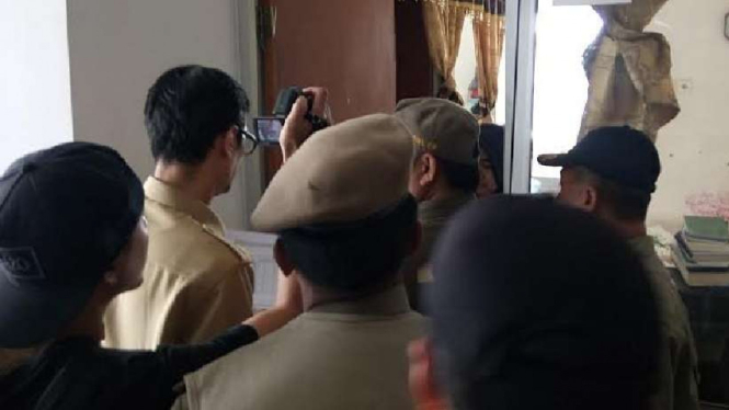 Wakil Wali Kota Jakarta Barat, M Zen saat razia Rusunawan Tambora, Senin, 30 Mei 2016.