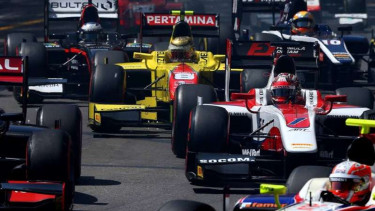 Pembalap Pertamina Campos Racing Sean Gelael (kuning)