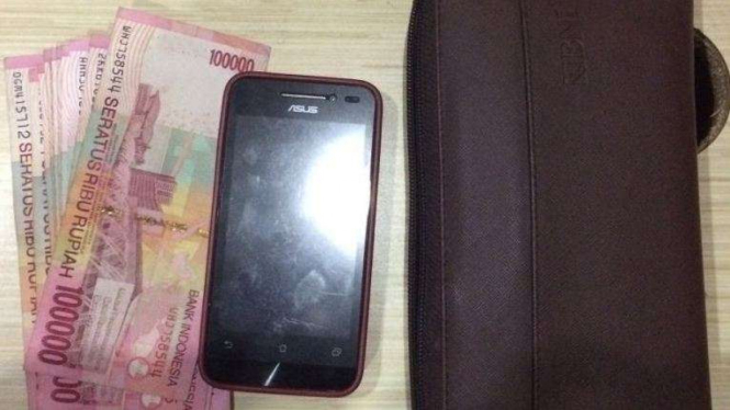 Barang bukti pencurian di salah satu salon di Jakarta Barat