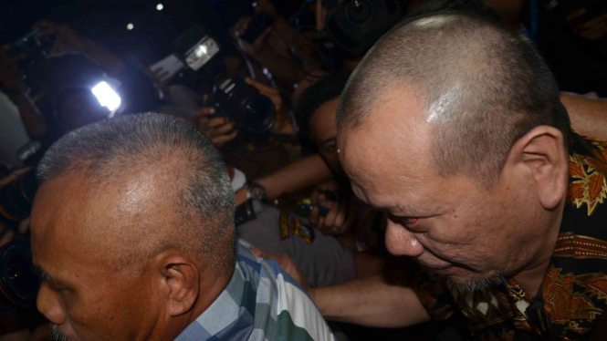 La Nyalla Mattaliti saat tiba di Jakarta dan memasuki gedung Kejagung RI, Selasa (31/5/2016)