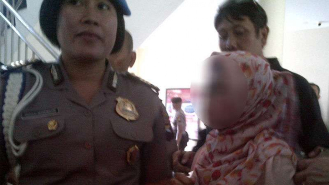 Tersangka pelaku teror bom Kantor Pertamina Semarang ditahan Mapolres Semarang, Rabu, 1 Juni 2016