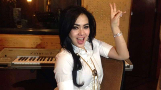 Sepatu Syahrini Jadi Bahan Olok-olok