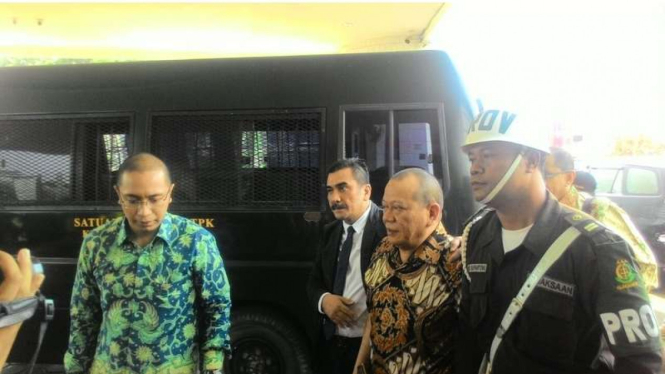 La Nyalla Mattaliti saat tiba di gedung Kejaksaan Agung, Rabu (1/6/2016)