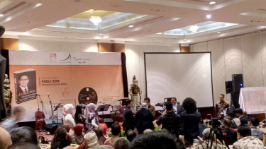 Ulang Tahun Ke 45, Wakil Ketua DPR Luncurkan Buku Menyusuri Lorong Waktu