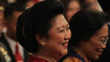 Ani Yudhoyono (tengah) semasa hidup. Almarhumah meninggal di usia 66 tahun setelah berjuang melawan kanker darah.  