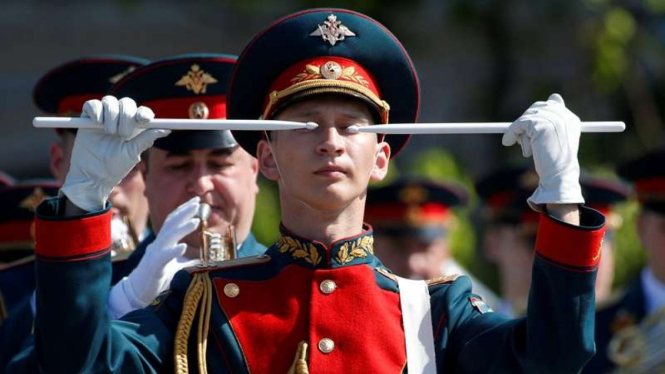 Pasukan Rusia saat berpawai di Moskow