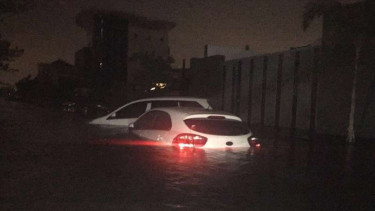  Bencana banjir di kawasan Pantai Mutiara Penjaringan Jakarta Utara, Jumat malam, (3/6/2016)
