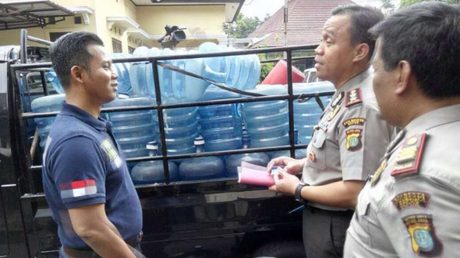Polres Kota Depok berhasil membongkar sindikat air mineral
