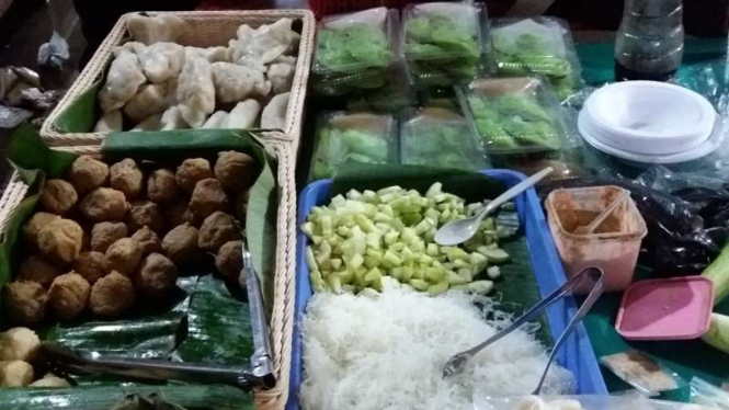Hidangan takjil di Pasar Benhil