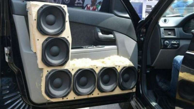 Pasang audio mobil paling berantakan
