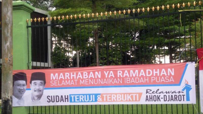 Spanduk Ahok-Djarot beredar di Jakarta.