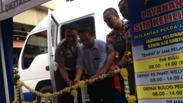 Layanan SIM Malam selama Ramadan di Semarang, Jawa Tengah.