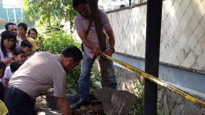 mayat bayi ditemukan dikubur di samping puskesmas