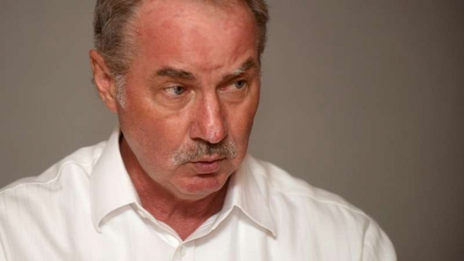 Pelatih Timnas Indonesia, Alfred Riedl, saat diperkenalkan PSSI.