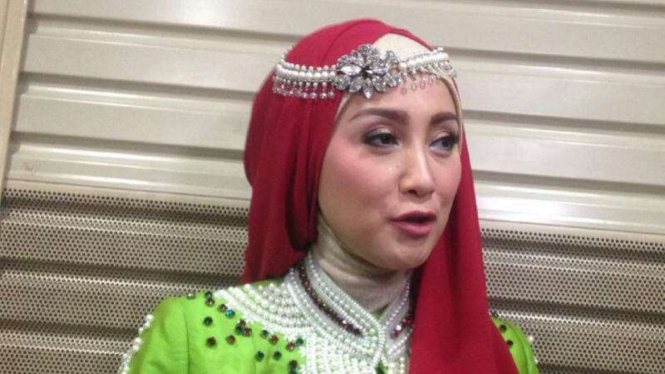 Desy Ratnasari.