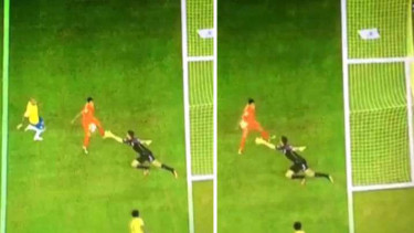 Raul Ruidiaz yang dijuluki Messi dari Peru, cetak gol 'tangan Tuhan' ke gawang B