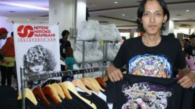 Kaus Bertema Budaya Indonesia Ini Pernah Diborong Risma