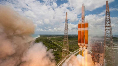 Roket Delta IV berhasil membawa satelit NROL-37