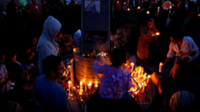 Aksi solidaritas dan duka atas penembakan yang terjadi di Orlando, Senin, 13 Juni 2016.