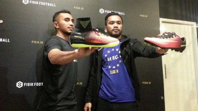 Dua bintang Timnas Indonesia, Firman Utina dan Zulham Zamrun