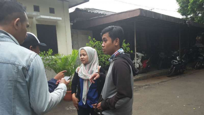 Korban penipuan lewat telepon melapor ke kantor polisi, Selasa, 14 Juni 2016.