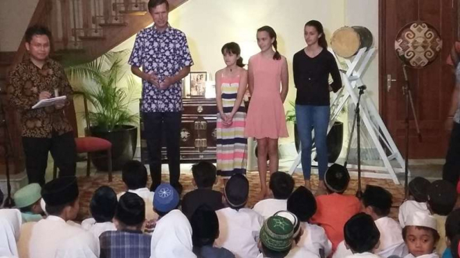 Dubes AS untuk RI, Robert Orris Blake Jr., saat berbuka puasa bersama di kediamannya di Taman Suropati, Jakarta Pusat, Kamis, 16 Juni 2016, malam.