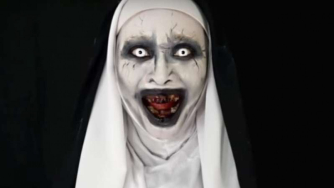 Valak di film The Conjuring 2.