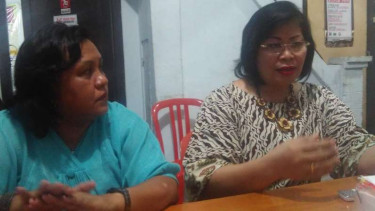 Kepala Badan Pemberdayaan dan Perlindungan Anak Sulut, Erny Tumundo (kanan) dan 