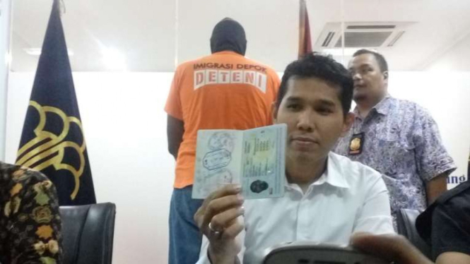 Konferensi pers WNA diduga sekap gadis remaja di Depok