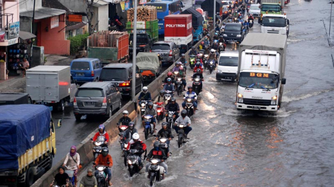 jalur mudik semarang terkena banjir rob