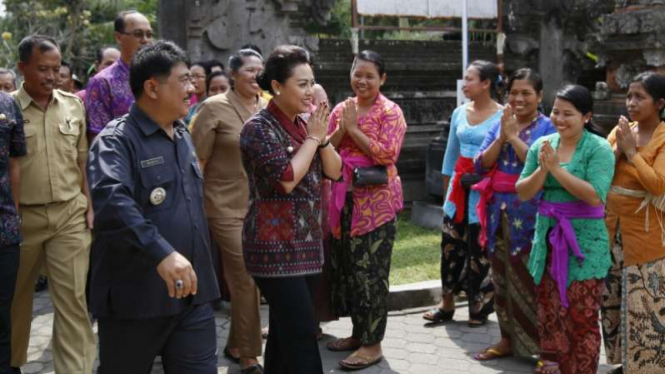 Ni Putu Eka Wiryastuti pantau pembangunan Candi Leluhur Majapahit