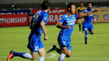 Para pemain Persib Bandung saat merayakan gol.