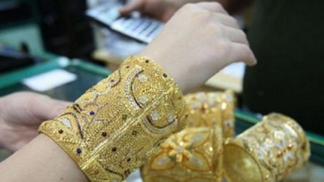 Ilustrasi gelang wanita.