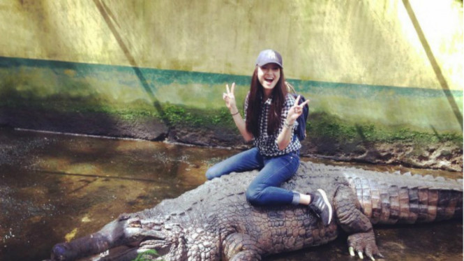 Raline Shah tunggangi buaya