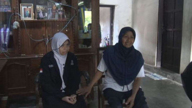 Dyah, anak 'Bakul Gorengan' yang lulus Fakultas Kedokteran UGM